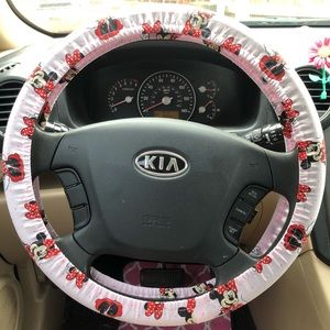 Minnie Mouse steering wheel cover